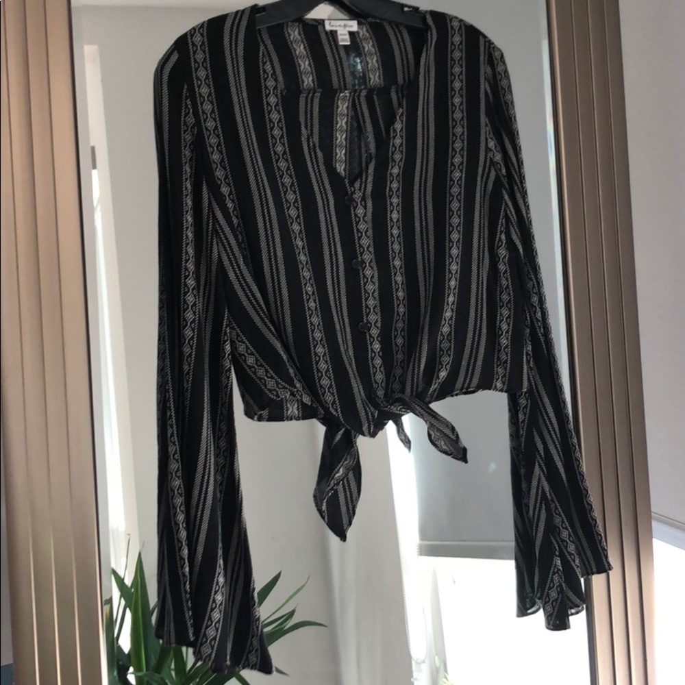 Love, fire - cropped black long bell sleeve top